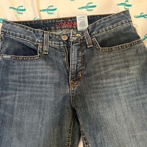 Women’s Cinch Jeans lightly used some fraying at the bottoms